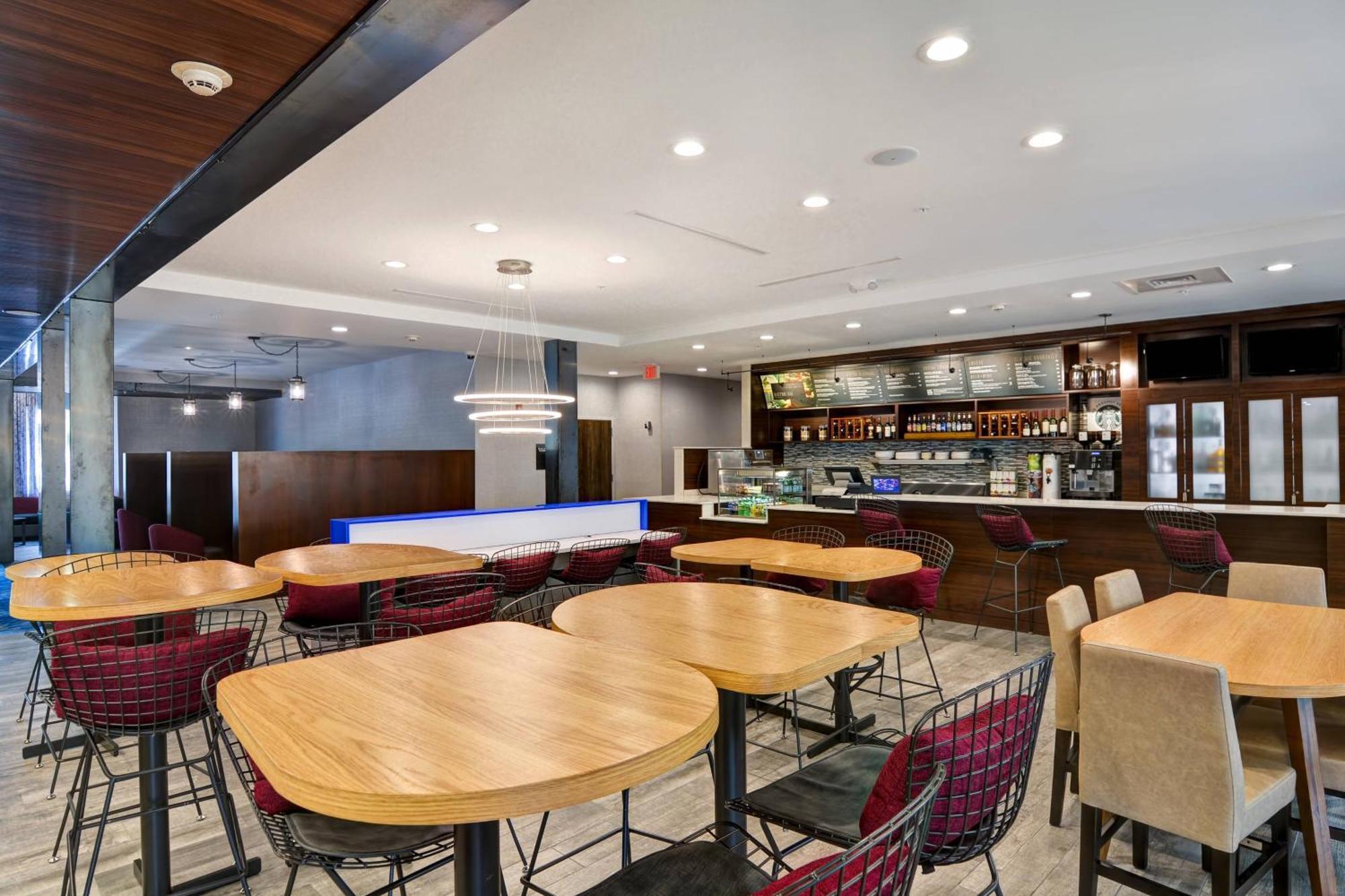 Courtyard By Marriott Long Island Islip/Courthouse Complex Hotel Central Islip Exterior foto