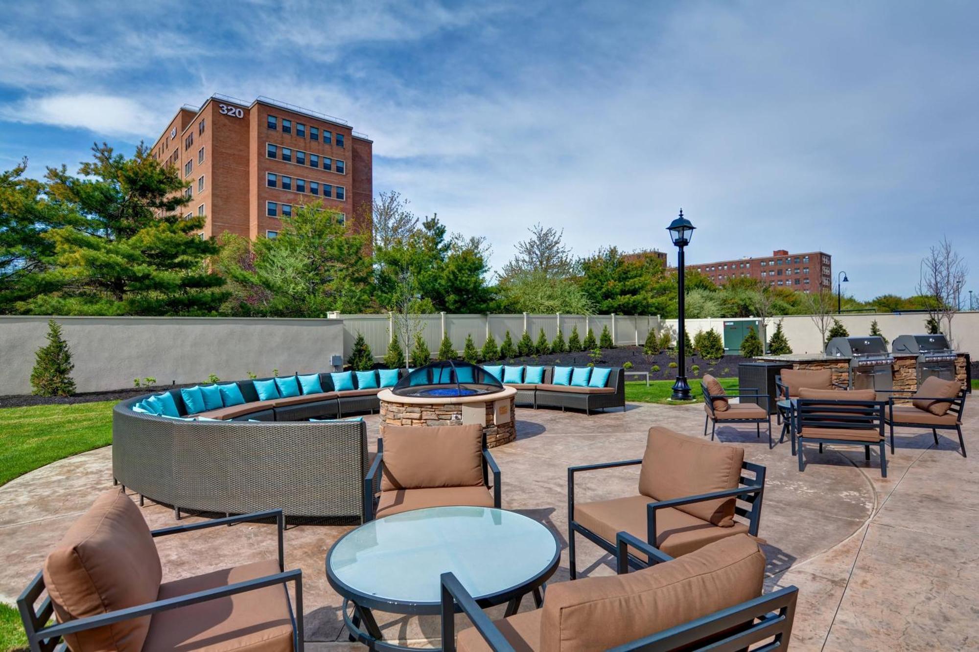 Courtyard By Marriott Long Island Islip/Courthouse Complex Hotel Central Islip Exterior foto