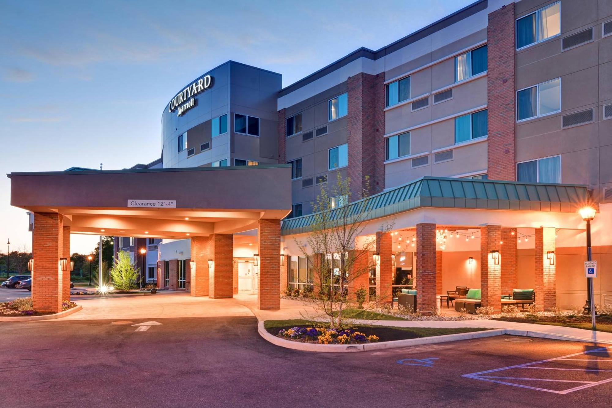Courtyard By Marriott Long Island Islip/Courthouse Complex Hotel Central Islip Exterior foto
